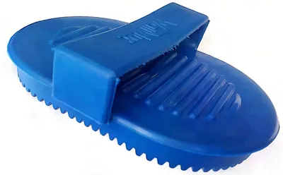 Cepillo para equinos raspador PVC símil goma. Color azul.