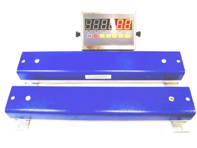 Balanza electr. p/pesar ganado. Cap. 3.000Kg. Barras 58cm cabezal inox.