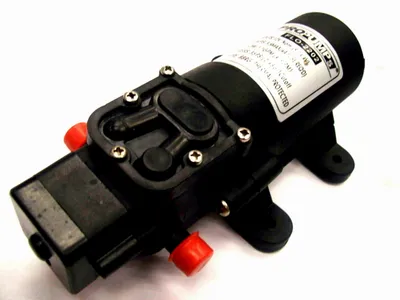 Bomba para agua 12V – 258 lt./h., presión 2,4 Kg,/cm2